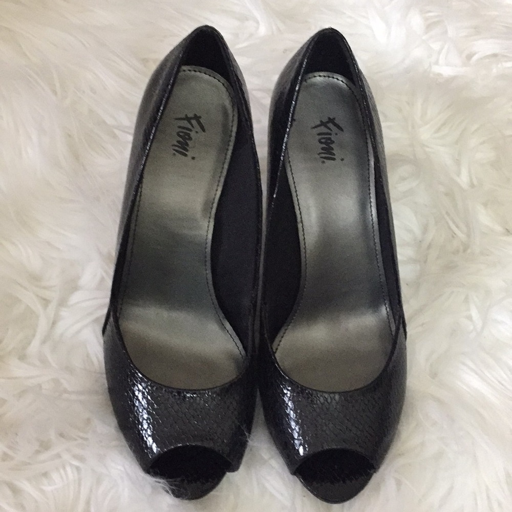 Fioni Faux Snakeskin Pumps 8W